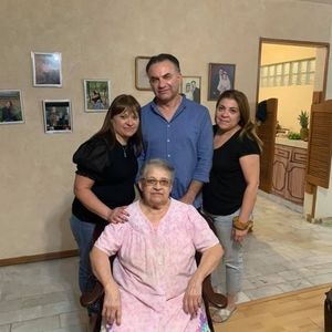 Meet your Posher, Claudia